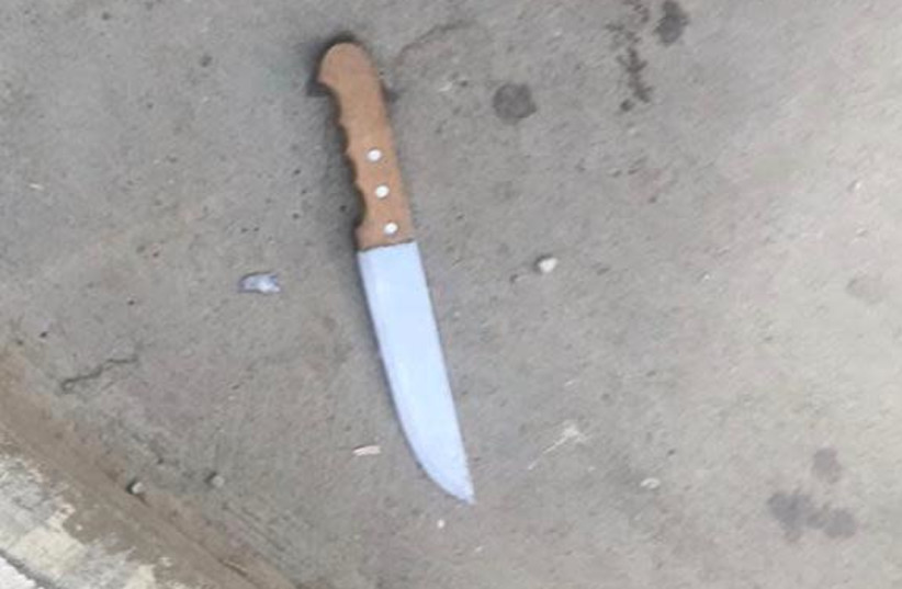 Couteau utilisé lors d'une tentative d'attaque au couteau à Gush Etzion Junction. (Crédit photo : UNITÉ DU PORTE-PAROLE de Tsahal)