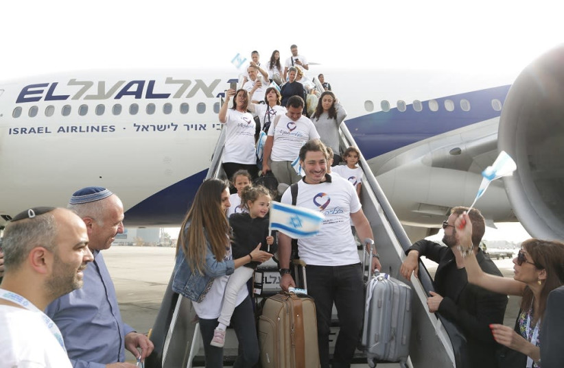 Olim arriving in Israel (credit: DAVID SALEM-ZOOG PRODUCTIONS)
