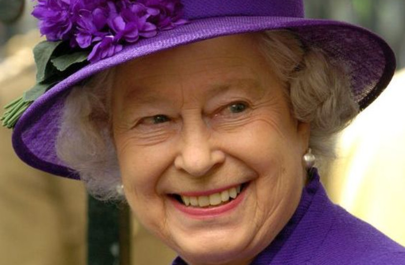 Queen Elizabeth II clad in purple.  (photo credit: AFP POOL/GETTY IMAGES)