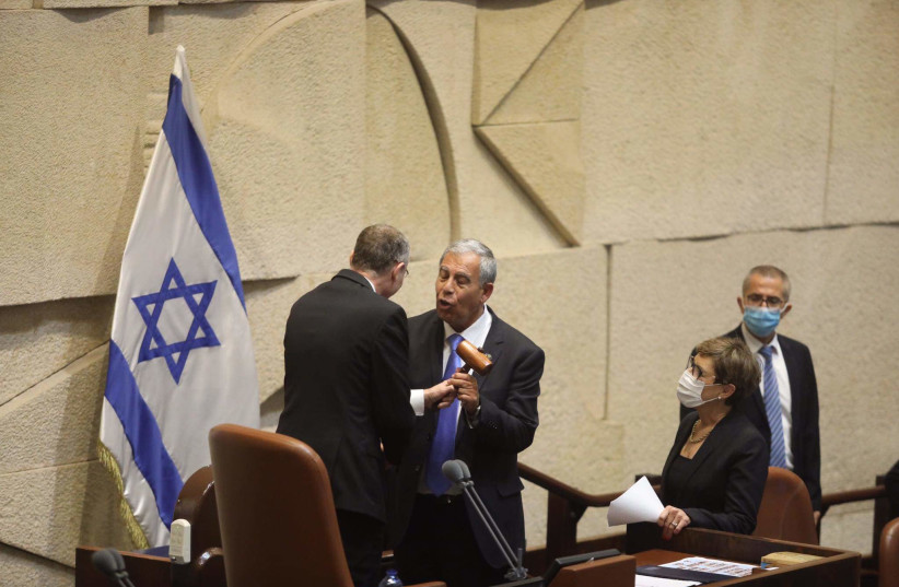 Mickey Levy dari Yesh Atid terpilih sebagai pembicara Knesset baru