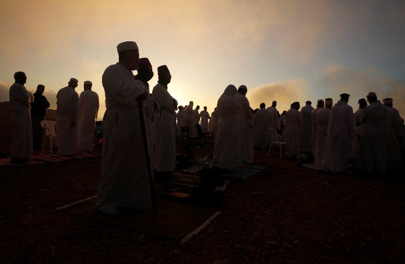 Members of the Samaritan sect take part in a traditional pilgrimage marking the holiday of Shavuot, atop Mount Gerizim (credit: MOHAMAD TOROKMAN/REUTERS)