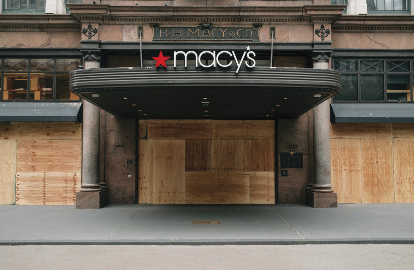  THE MACY’S flagship store boarded up after a night of violent protests and looting in Midtown Manhattan, on June 2, 2020 in New York City.  (credit: SCOTT HEINS/GETTY IMAGES)
