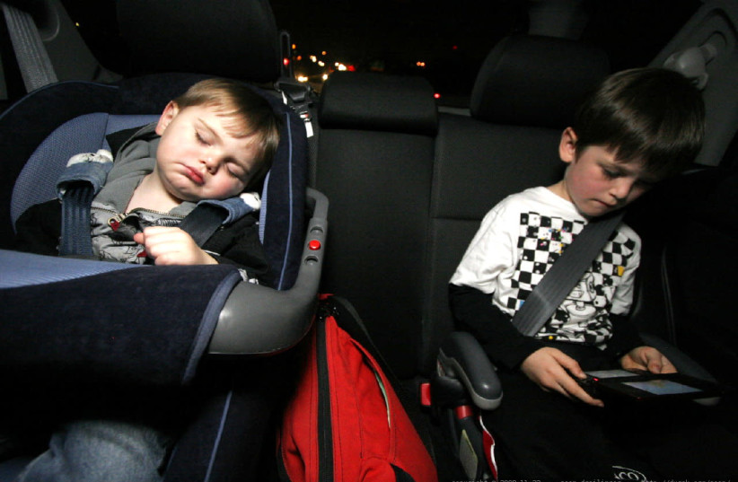 Children in the car in booster seats (credit: FLICKR)