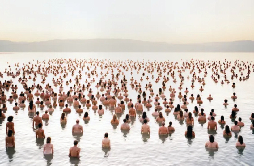 SPENCER TUNICK’S art project at Metzoke Dragot was designed to draw attention to the sinkholes at the Dead Sea. (credit: SPENCER TUNICK)