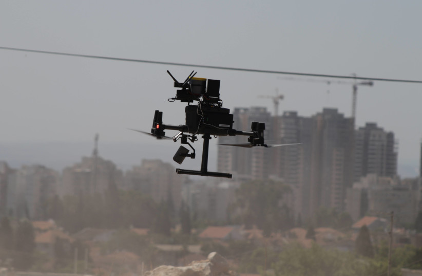 Un drone est vu en train d'être testé à Hadera.  (crédit : AVIVA BAR-ZOHAR)