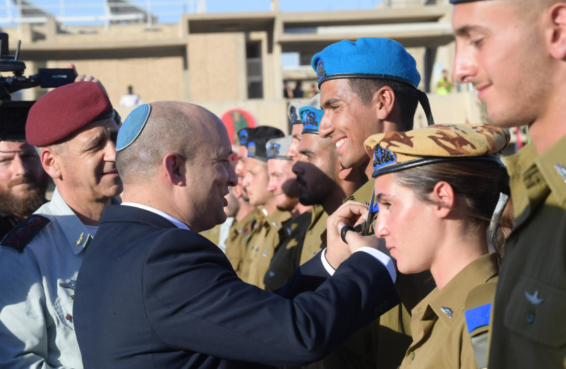 Prime Minister Naftali Bennett participates in graduating ceremony for IDF officers. (photo credit: AMOS BEN GERSHOM, GPO)