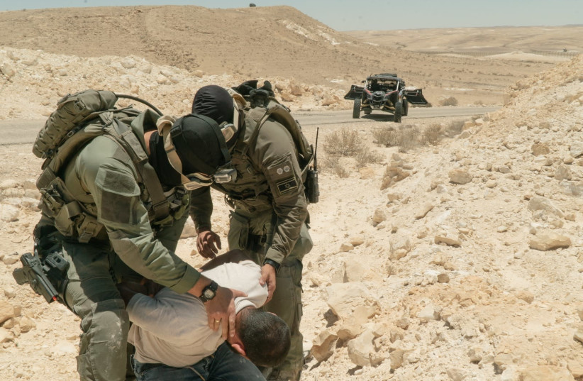 IDF simulates arrest of drug smugglers on Egyptian border (photo credit: IDF SPOKESMAN’S UNIT)