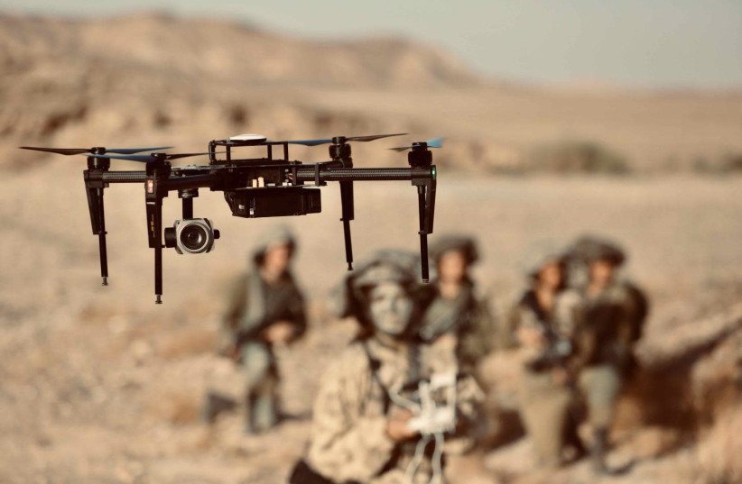 Les drones sont souvent utilisés, tant par les passeurs que par les forces de sécurité. (crédit photo : UNITÉ DU PORTE-PAROLE de Tsahal)