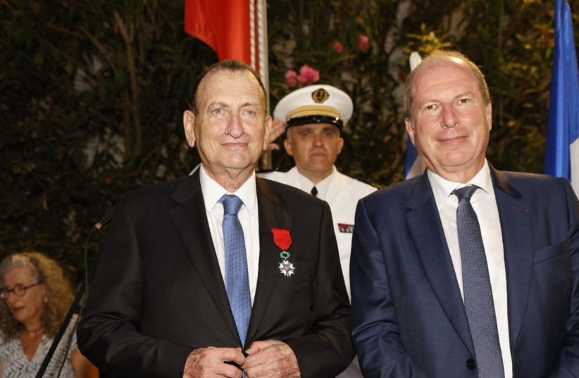 Le maire de Tel Aviv-Jaffa, Ron Huldai, reçoit le plus haut ordre du mérite de France