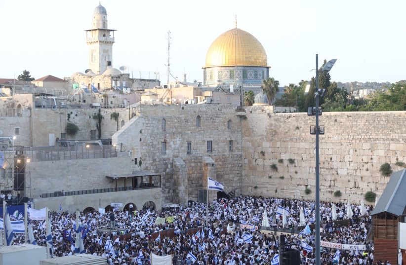 Jewish worshipers celebrate Jerusalem Day at the Western Wall in 2019.  (credit: MARC ISRAEL SELLEM)