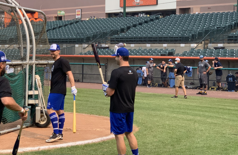  SAAAAAY, BULLDOG: Yale alumni Ryan Lavarnway, class of 2009 (l), and Wanger, class of 2019, get better acquainted at batting practice on the third day of their friendship. (photographer: ELLI WOHLGELERNTER)