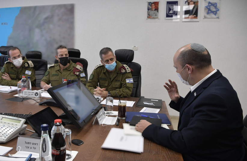 PM NAFTALI BENNET at situation assessment meeting with IDF Chief of Staff Lt.-Gen. Aviv Kohavi and senior IDF officials on Israel's northern border, August 3, 2021 (credit: KOBI GIDEON/GPO)