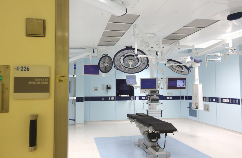  A state-of-the-art operating theater at the Hadassah Medical Center in Jerusalem (credit: MARC ISRAEL SELLEM)