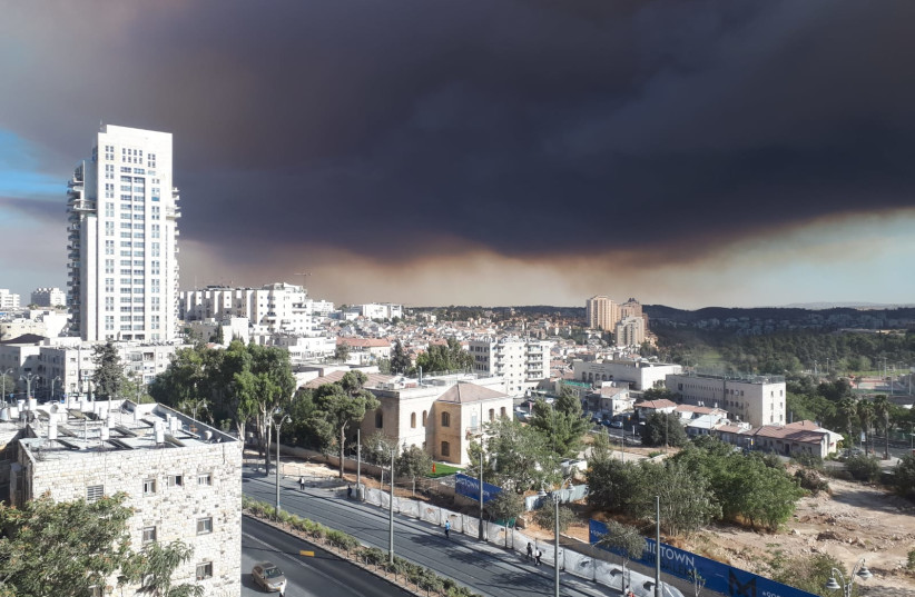  A view of the Beit Meir fire from Jerusalem center (credit: DAVID BRINN)