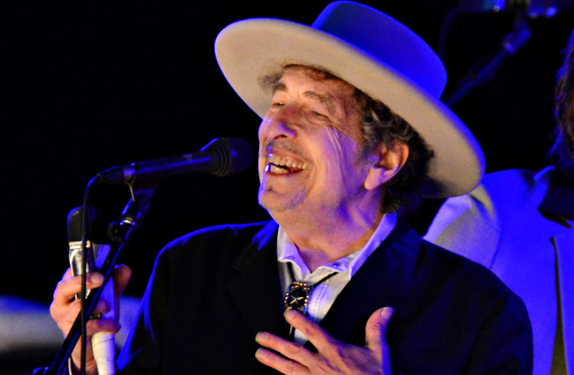  Rock musician Bob Dylan performs at the Wiltern Theatre in Los Angeles, US, May 5, 2004.  (credit: REUTERS/ROB GALBRAITH/FILE PHOTO)