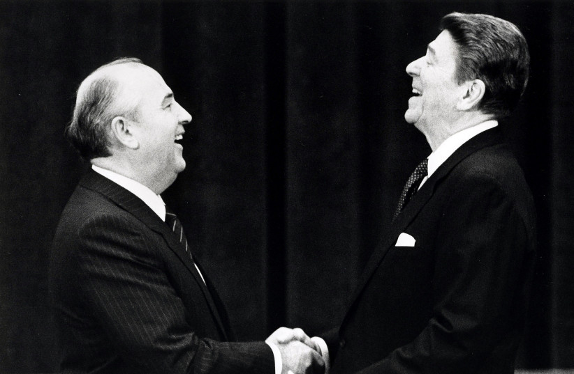  US President Ronald Reagan (R) shakes hands at his first meeting with Soviet leader Mikhail Gorbachev to sign an arms treaty in Geneva, in this November 19, 1985 file photo. The two leaders met for the first time to hold talks on international diplomatic relations and the arms race.  (credit: REUTERS/DENIS PAQUIN/FILES)