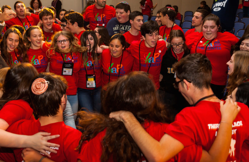  USY members celebrate at the United Synagogue of Conservative Judaism's 2015 convention.  (credit: Andrew Langdal)