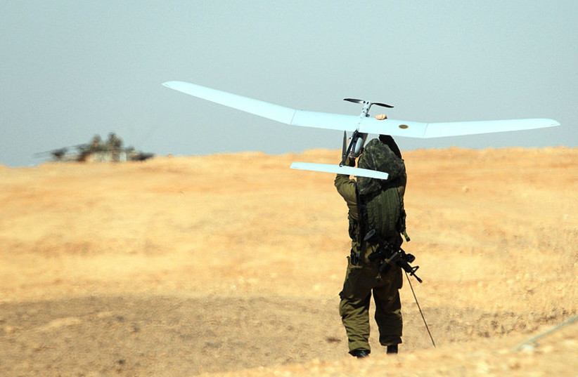  IDF SOLDIER flies a Skylark UAV drone during a ground forces combined exercise. (credit: Wikimedia Commons)