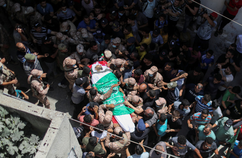  Funérailles du Palestinien Osama Deeij dans le nord de la bande de Gaza, août 2021 (crédit : MOHAMMED SALEM/REUTERS)