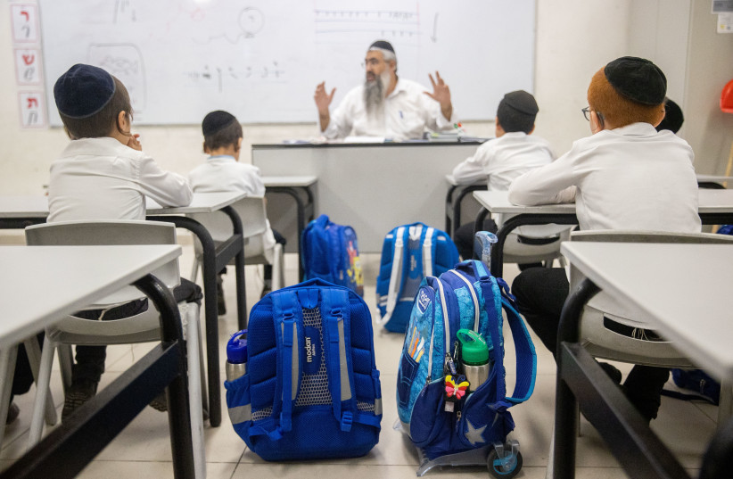  Ultra orthodox jewish kids seen the first day of school at an Ultra-Orthodox school in Neve Yaakov Neighborhood of Jerusalem on August 9, 2021. (photo credit: YONATAN SINDEL/FLASH90)