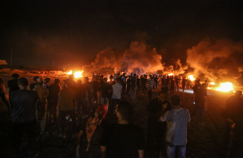 Thousands riot on Gaza border; Palestinian killed by IDF fire