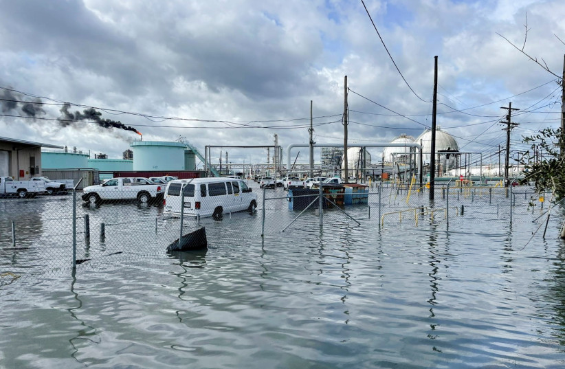  The Shell Norco manufacturing facility is flooded after Hurricane Ida pummeled Norco, Louisiana, U.S., Aug. 30, 2021. (credit: REUTERS/DEVIKA KRISHNA KUMAR/FILE PHOTO)
