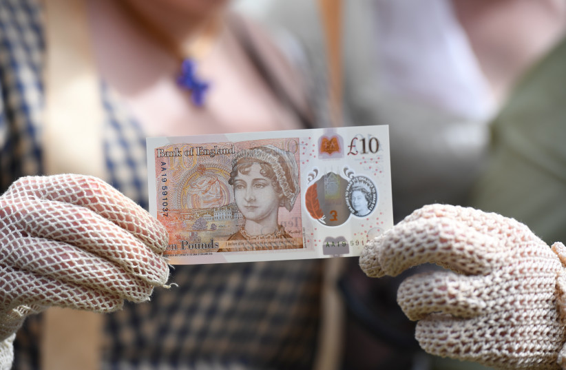  People in period costume pose with the new £10 note featuring Jane Austen, at Winchester Cathedral, in Winchester, Britain July 18, 2017.  (credit:   REUTERS/CHRIS J RATCLIFFE/POOL)