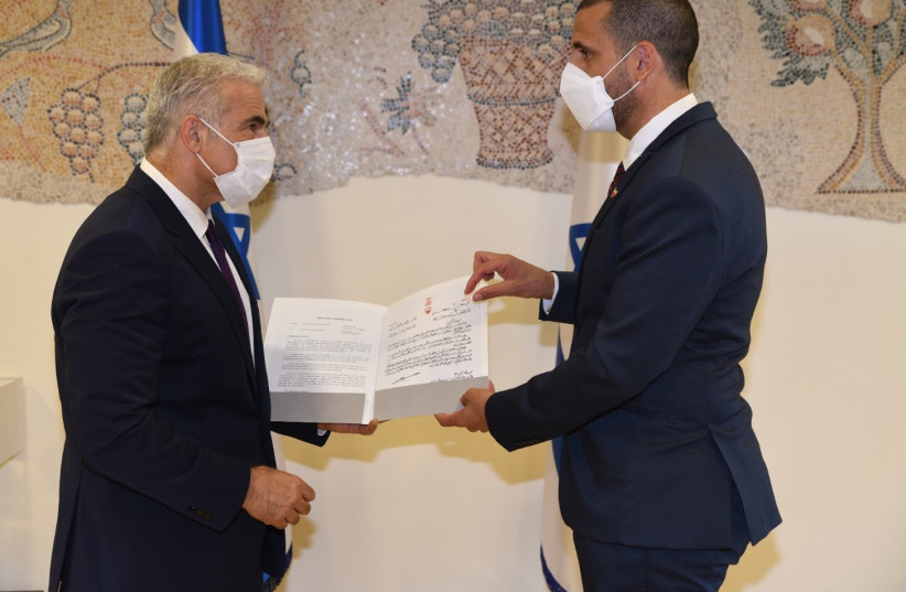  (L-R) Foreign Minister Yair Lapid and Bahraini ambassador  Khaled Al Jalahma. (credit: FOREIGN MINISTRY)