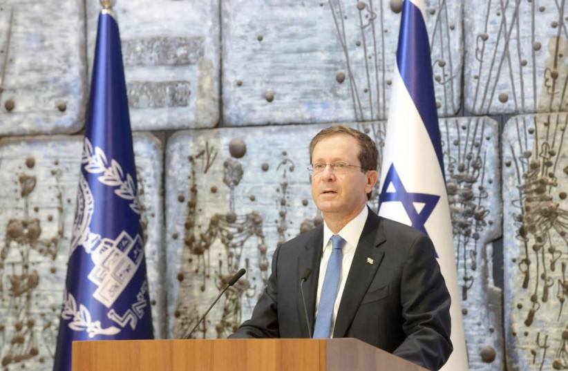 President Herzog addressing the foreign diplomatic corps. (credit: AMOS BEN-GERSHOM/GPO)