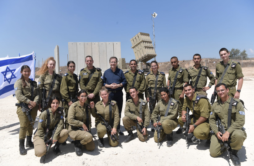 Herzog shares condolence call details with IDF soldiers on the Gaza border (credit: KOBI GIDEON/GPO)