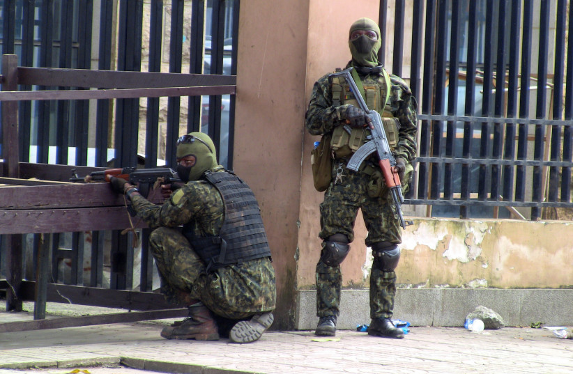  Special forces members take position during an uprising that led to the toppling of president Alpha Conde in Kaloum neighbourhood of Conakry, Guinea September 5, 2021. (credit: REUTERS/SALIOU SAMB)