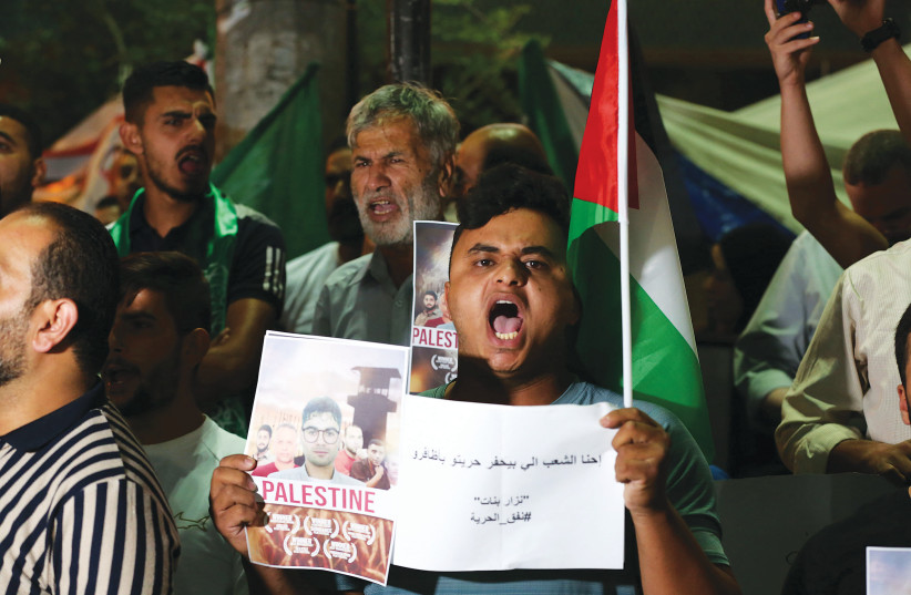  PALESTINIANS IN HEBRON demonstrate in support of the six escaped Palestinian prisoners, on Wednesday. (photo credit: WISAM HASHLAMOUN/FLASH90)