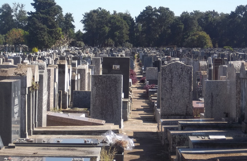  The Jewish cemetery of La Tablada in Buenos Aires, Argentina, pictured in 2013. (photo credit: WIKIMEDIA COMMONS/DARIO ALPERN)