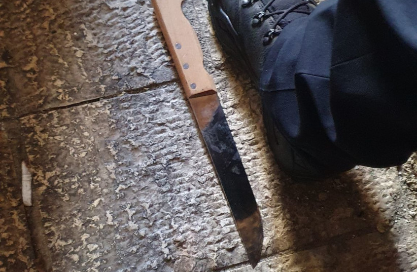  Knife used in attempted stabbing attack in the Old City. (credit: POLICE SPOKESPERSON'S UNIT)