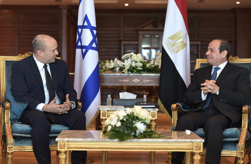  Prime Minister Naftali Bennett and Egyptian president Abdel Fattah al-Sisi on September 13, 2021. (photo credit: KOBI GIDEON/GPO)