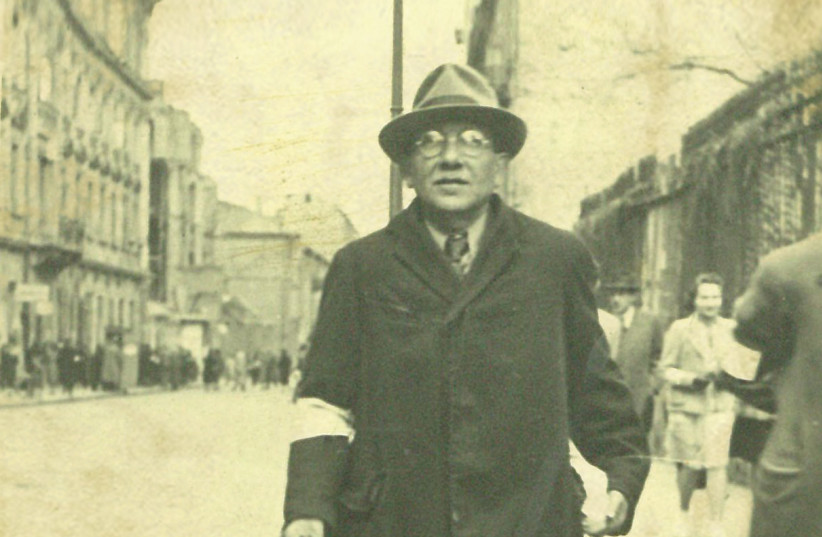  Linda Royal’s paternal great-grandfather Szmerl Szput  in the Warsaw Ghetto, June 1941.  (wearing an armband with a Star of David on his right sleeve.) (credit: Linda Royal)