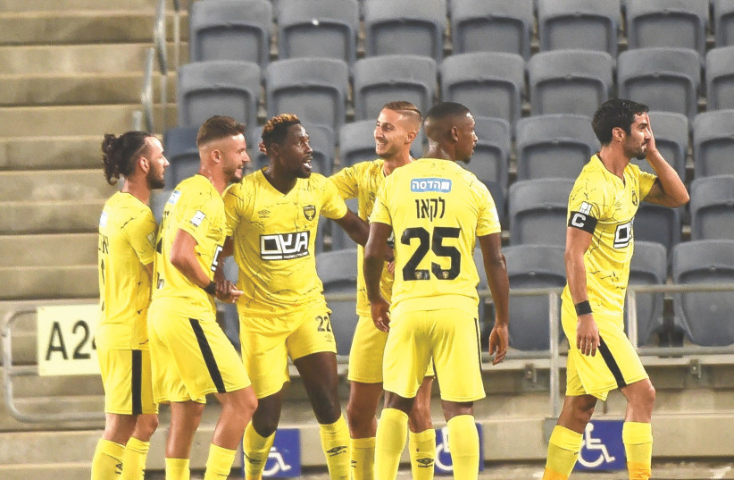  RICHMOND BOAKYE (center) celebrates with his Beitar Jerusalem teammates after scoring his side’s second goal in the 55th minute of the yellow-and-black’s 3-0 victory over city rival Hapoel Jerusalem in Monday’s night’s derby at Teddy Stadium (credit: BERNEY ARDOV)