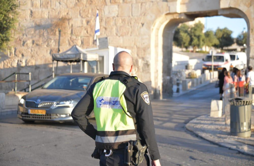 Israel Police during Birkat Kohanim ceremony during the Sukkot holiday in the Western Wall in Jerusalem, September 22, 2021. (photo credit: POLICE SPOKESPERSON'S UNIT)