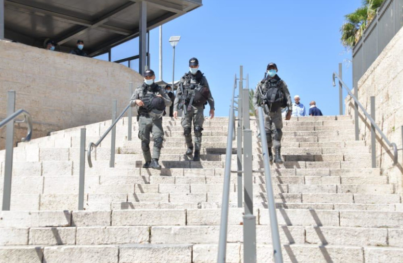   Israel Police during Birkat Kohanim ceremony during the Sukkot holiday in the Western Wall in Jerusalem, September 22, 2021. (credit: POLICE SPOKESPERSON'S UNIT)