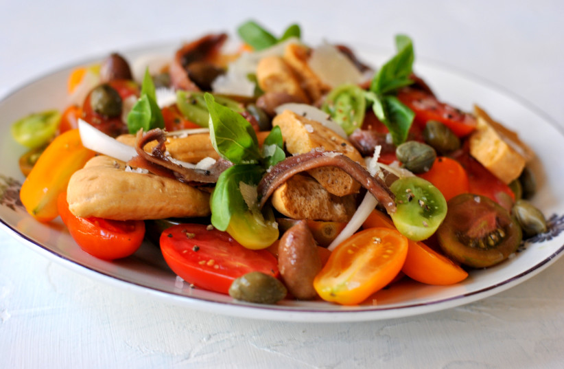  Tomato and mushroom salad (credit: PASCALE PEREZ-RUBIN)