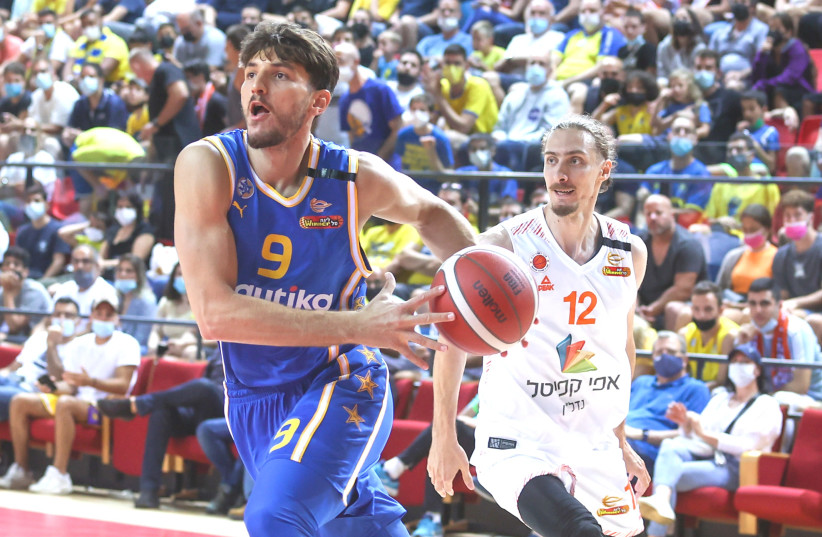  ROMAN SORKIN (front) made his Maccabi Tel Aviv debut on Wednesday night after coming over from Maccabi Haifa. The forward had six points as the yellow-and-blue beat Maccabi Rishon Lezion 87-68 in the Winner Cup quarterfinals. (photo credit: DANNY MARON)