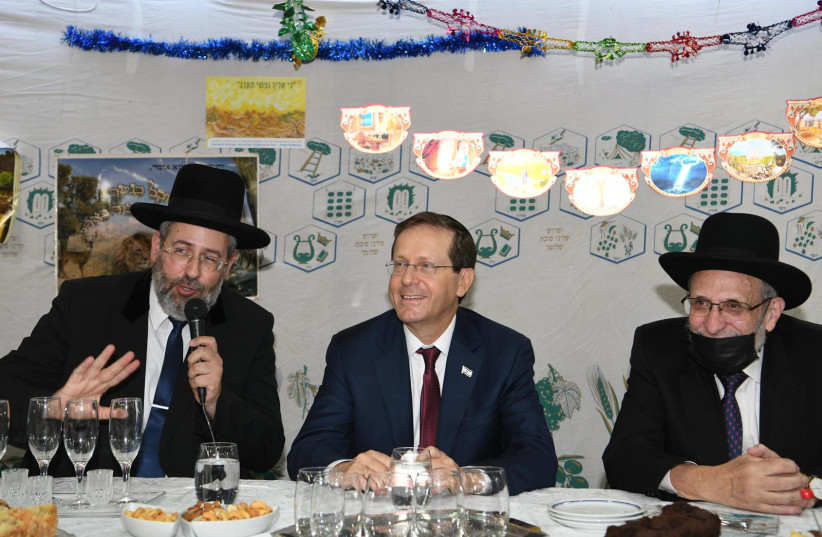  PRESIDENT ISAAC HERZOG with Sephardi Chief Rabbi Yitzhak Yosef (photo credit: AMOS BEN GERSHOM, GPO)