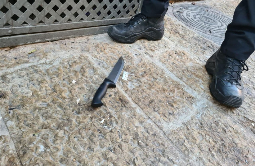  Couteau utilisé lors d'une tentative d'attaque au couteau près du mont du Temple (crédit : POLICE D'ISRAEL)