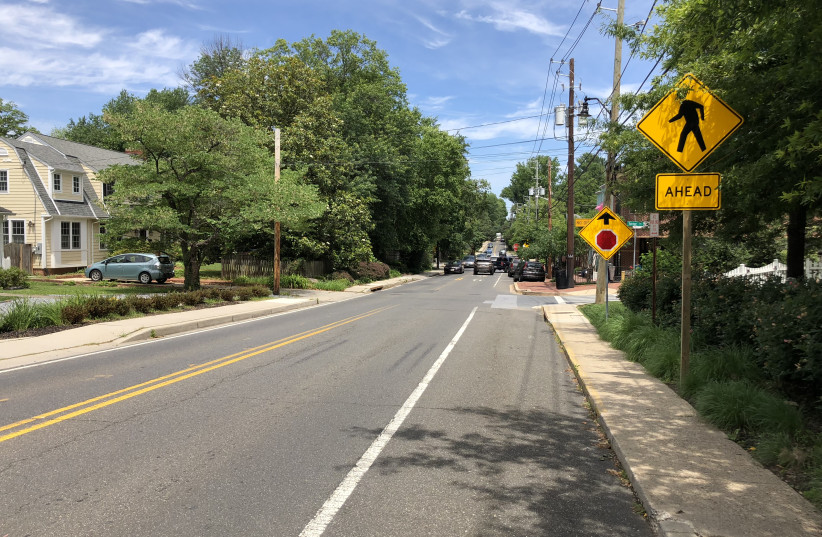  View north along Maryland State Route 186 (Brookville Road) between Shepherd Street and Turner Lane in Chevy Chase Section Three, Montgomery County, Maryland. (credit: Wikimedia Commons)