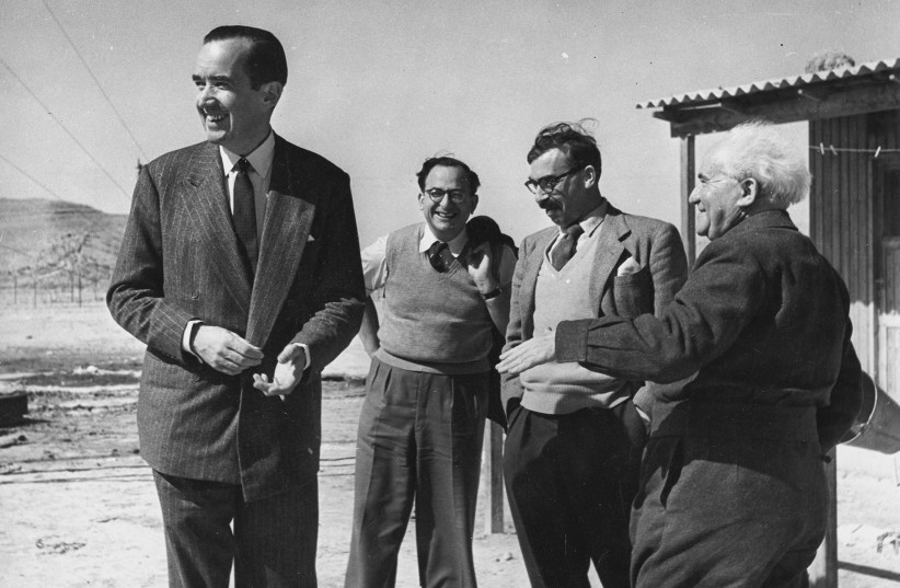  FROM LEFT) American broadcaster Edward R. Murrow, prime ministerial secretary  Yitzhak Navon, spokesman Moshe Pearlman and prime minister David ben-Gurion  at Sde boker, 1949.  (photo credit: GPO/PUBLIC DOMAIN)