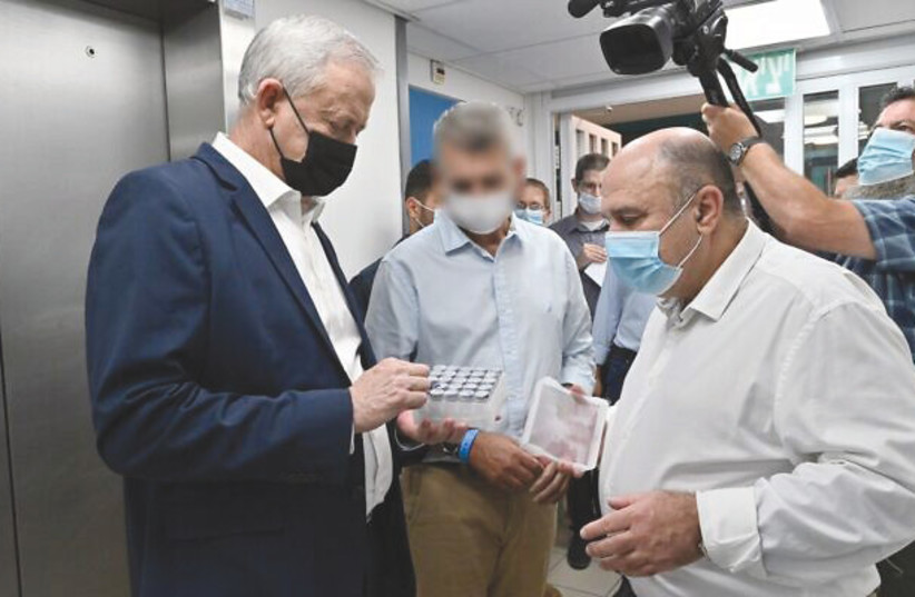  DEFENSE MINISTER Benny Gantz, left, speaks with then-director of the Institute of Biological Research, Prof. Shmuel Shapira, at the center’s laboratory in Ness Ziona, last year. (credit: ARIEL HERMONI/DEFENSE MINISTRY)