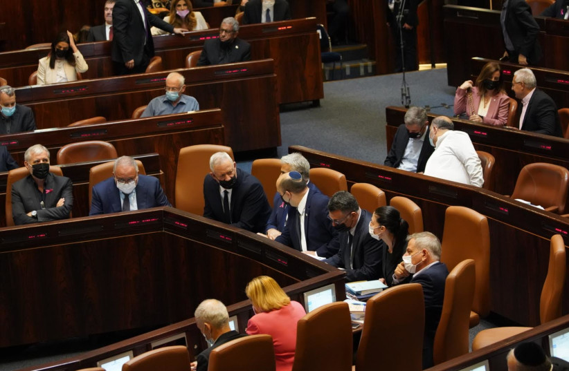  Prime Ministe Naftali Bennett and Defense Minister Benny Gantz speaking in the Knesset plenum on October 4, 2021. (photo credit: DANNY SHEMTOV/KNESSET SPOKESPERSON'S OFFICE)