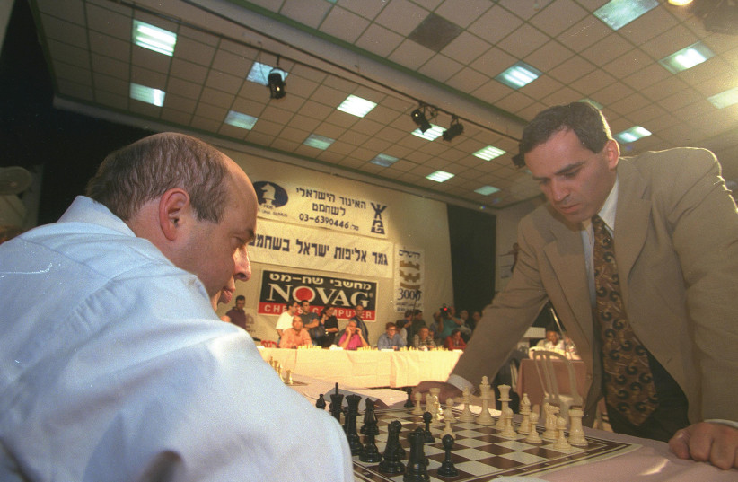  WORLD CHESS champion Gary Kasparov (right) plays against Natan Sharansky during a simultaneous match against 25 competitors in Jerusalem in 1996.  (photo credit: Avi Ohayon/GPO)