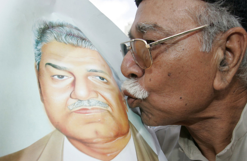  A supporter of disgraced Pakistani nuclear scientist Abdul Qadeer Khan kisses his picture in Karachi September 9, 2006. (credit: ZAHID HUSSEIN/REUTERS)