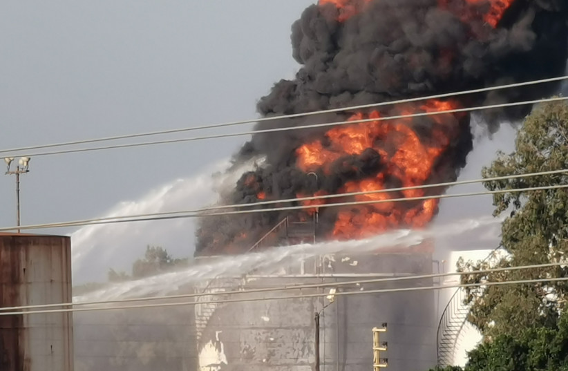 Ugunsgrēks Libānas Zahrani naftas rūpnīcā